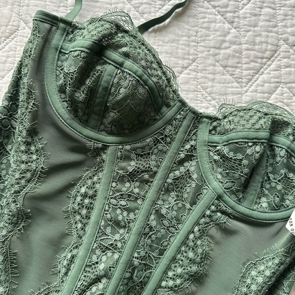 Out from under corset - Picture 7 of 8